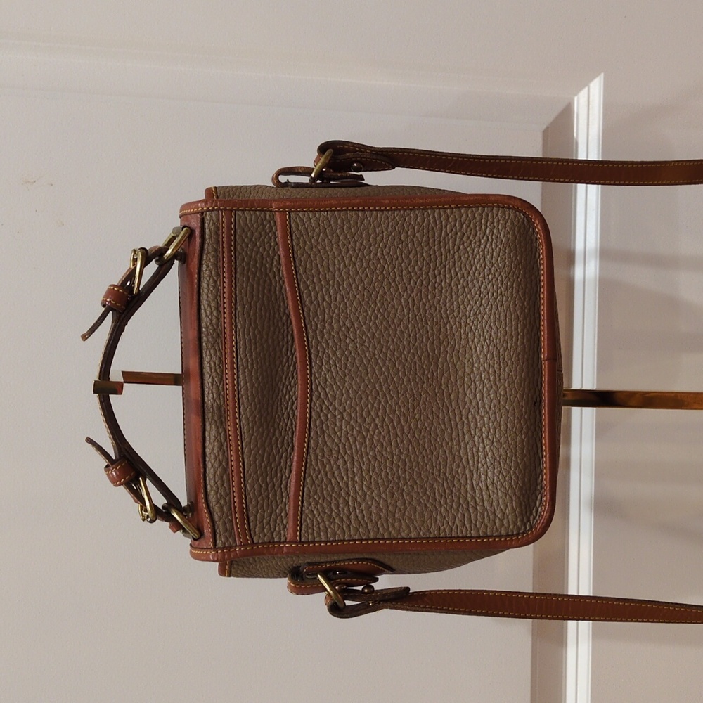 Dooney & Bourke Vintage Tan All Weather Leather Crossbody Purse Bag CALLOUTS - Picture 6 of 14